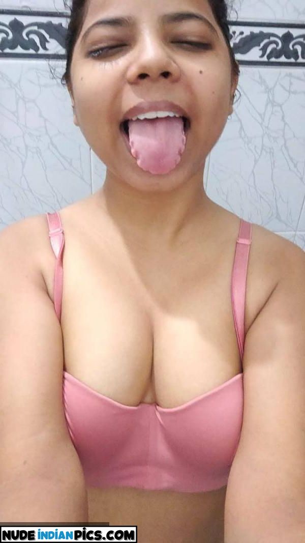 20yo Desi Babe Pics Of Sucking Boobs
