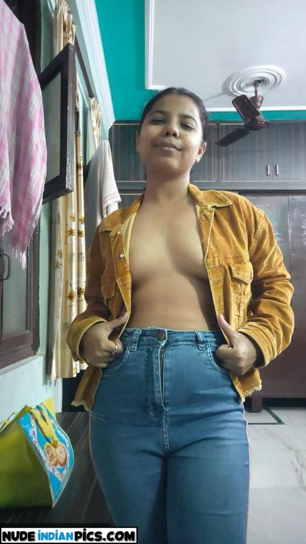 20yo Desi Babe Riya Gupta Nude