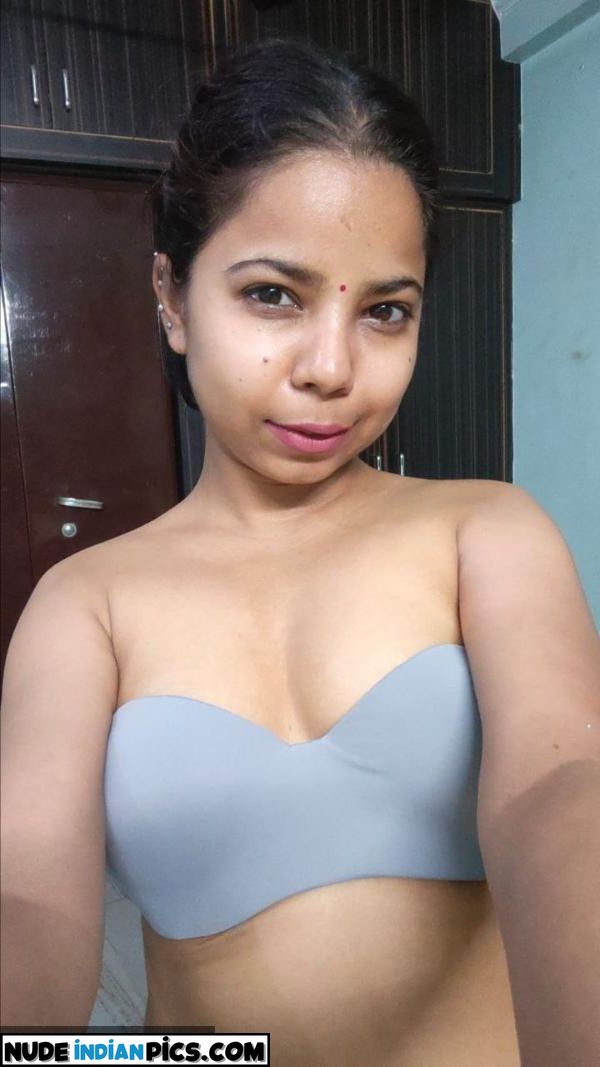 20yo Desi Babe Sex Pics Blow Job