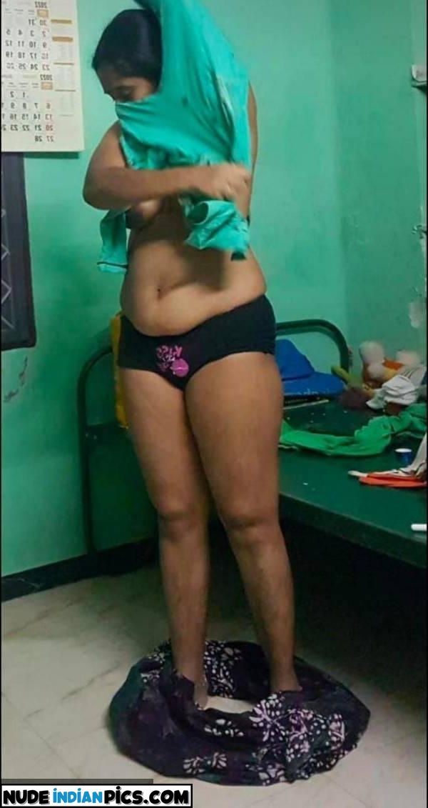 44 Sizzling Mallu Housewives Nude Pics