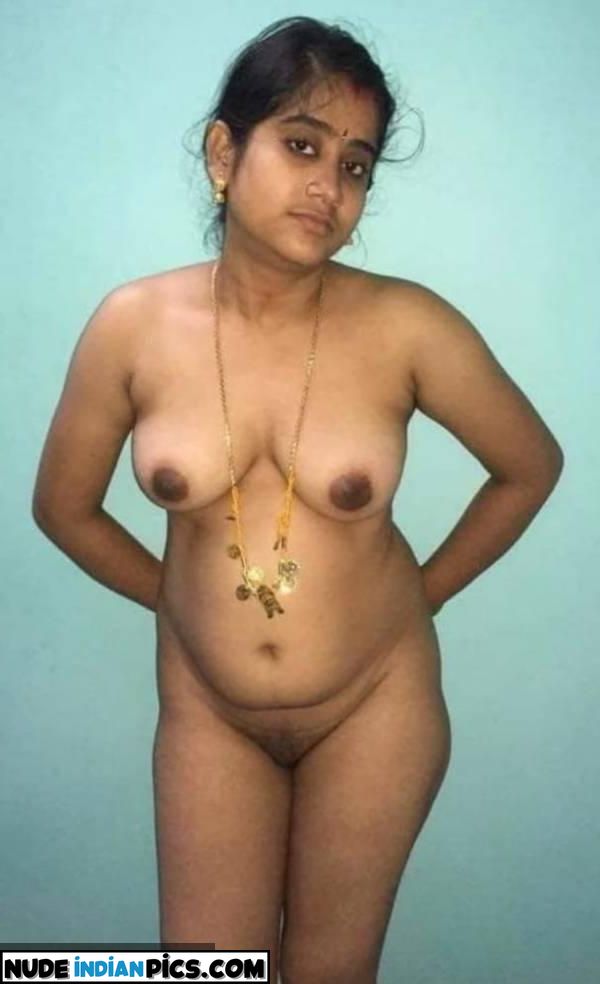 44 Sizzling Mallu Indian Hot Bhabhi Nude Photos