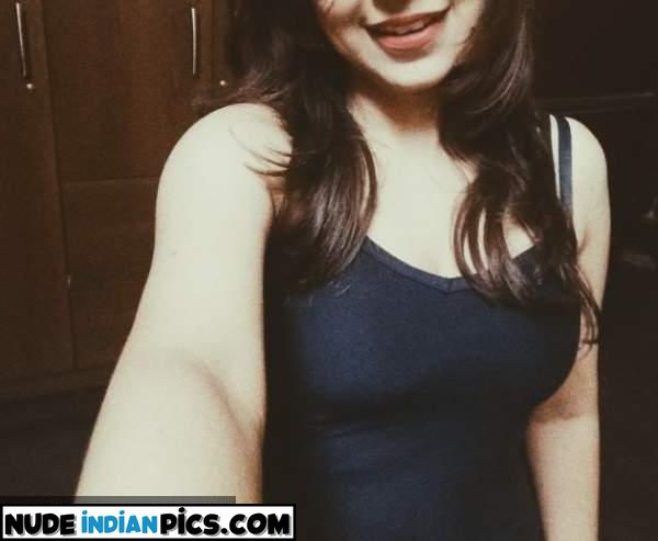 50 Kaamuk Desi Nude Work Selfies