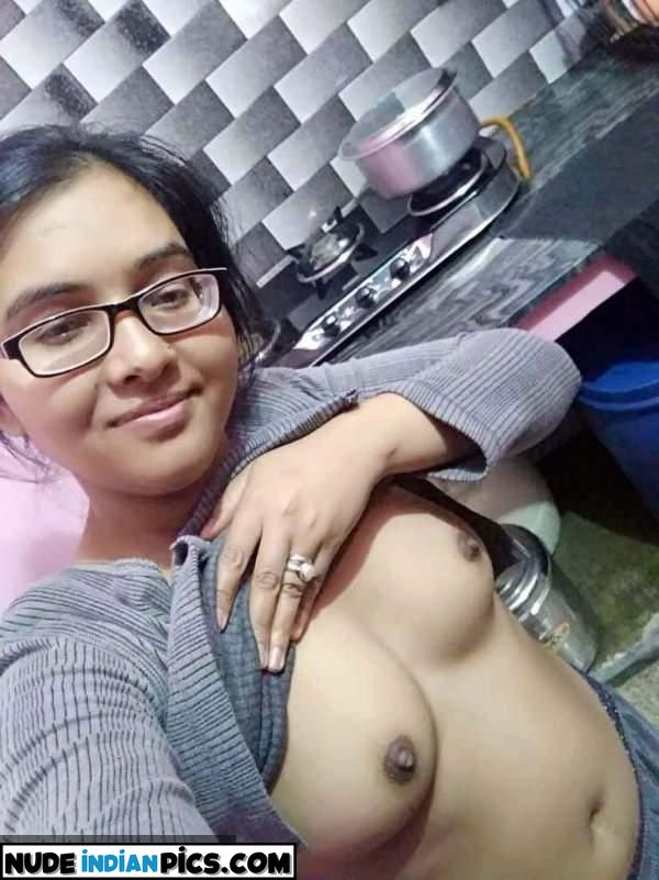 57 Kavita Tamil Horney Women Pics