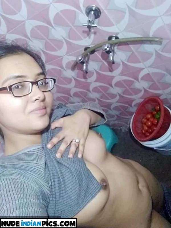 57 Kavita Tamil Women Showing Nude Boobs