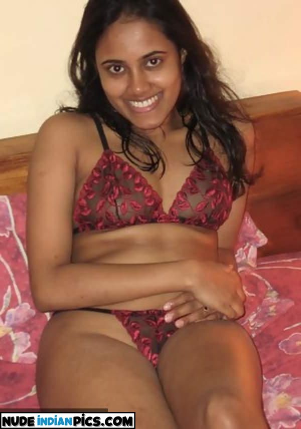 Aarti Kumars Leaked Black Hot Pussy Images