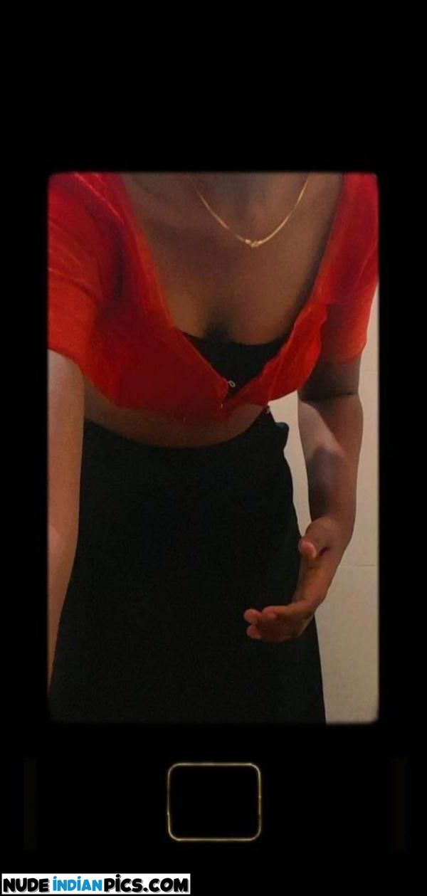 Andhra Ki Desi Wife Flashing Boobs