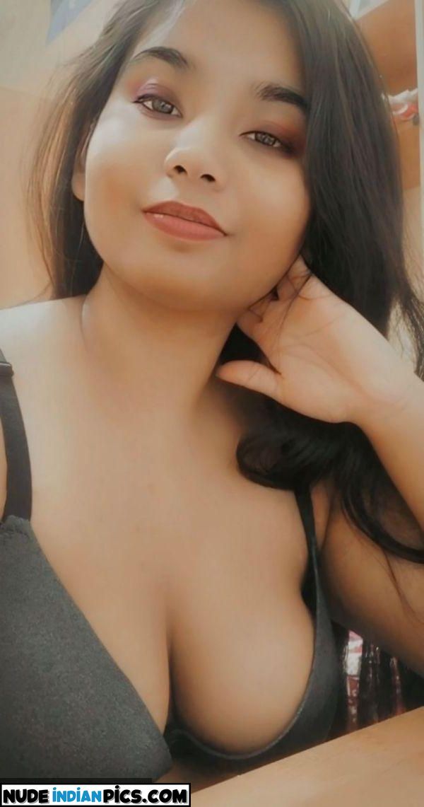 Aparna Das Busty Antarvasana Photo