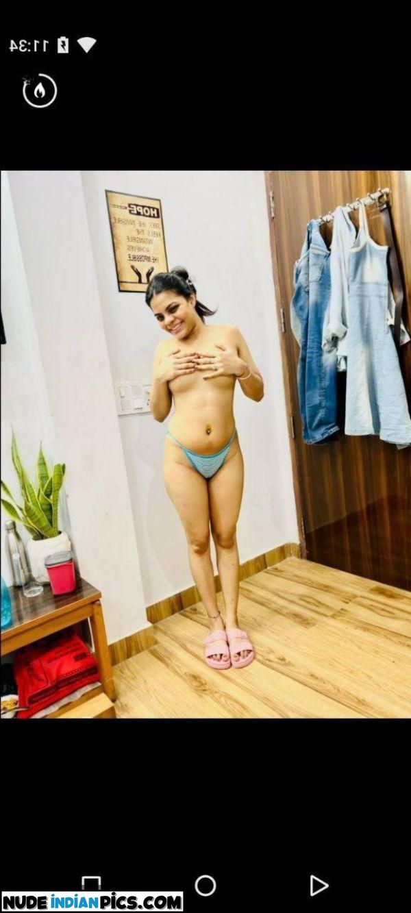 Bade Papa Ki Nude College Selfies