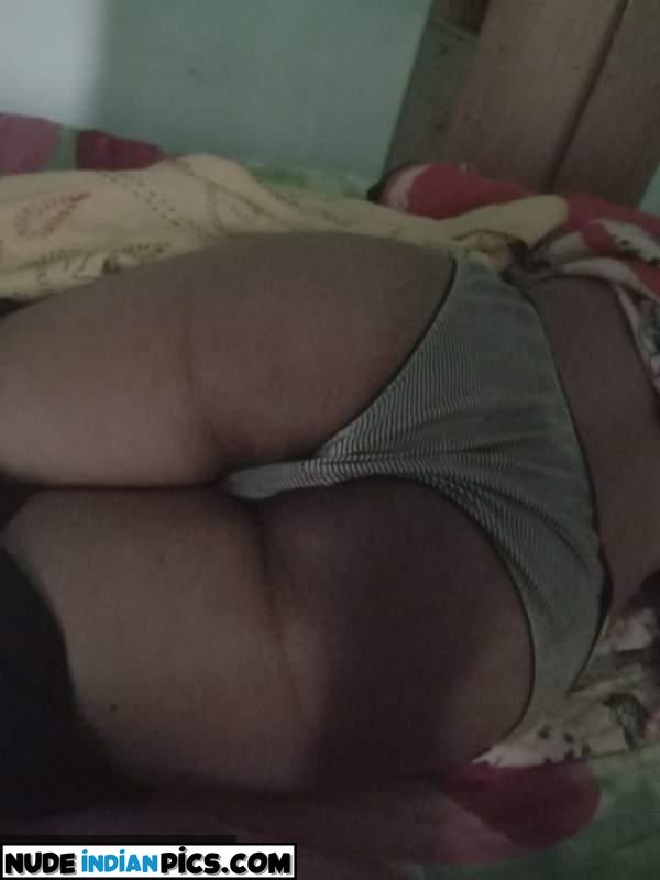 Bahenji Riaans Desi Nangi Fotos