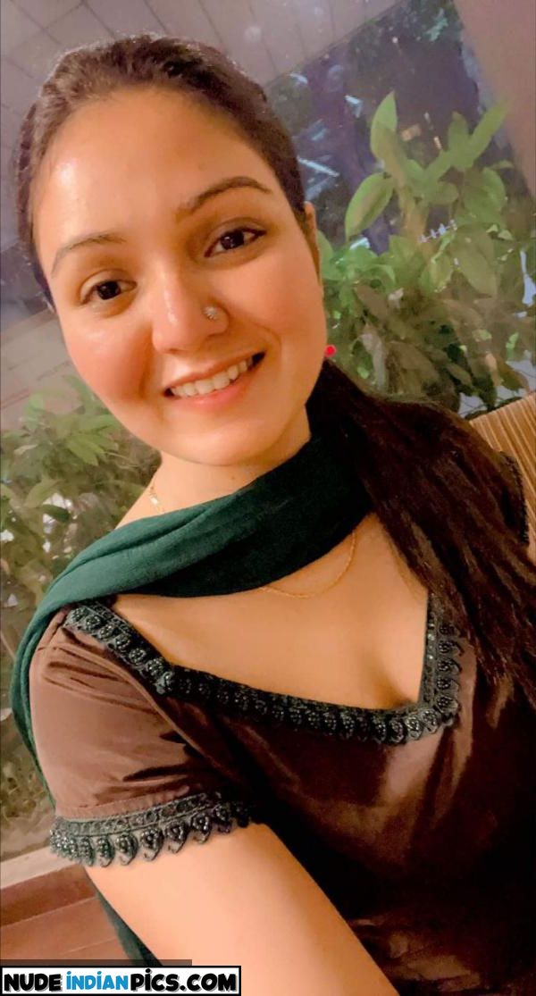 Bengali Bhabhi Priyanka Porn Photos Of Boobs
