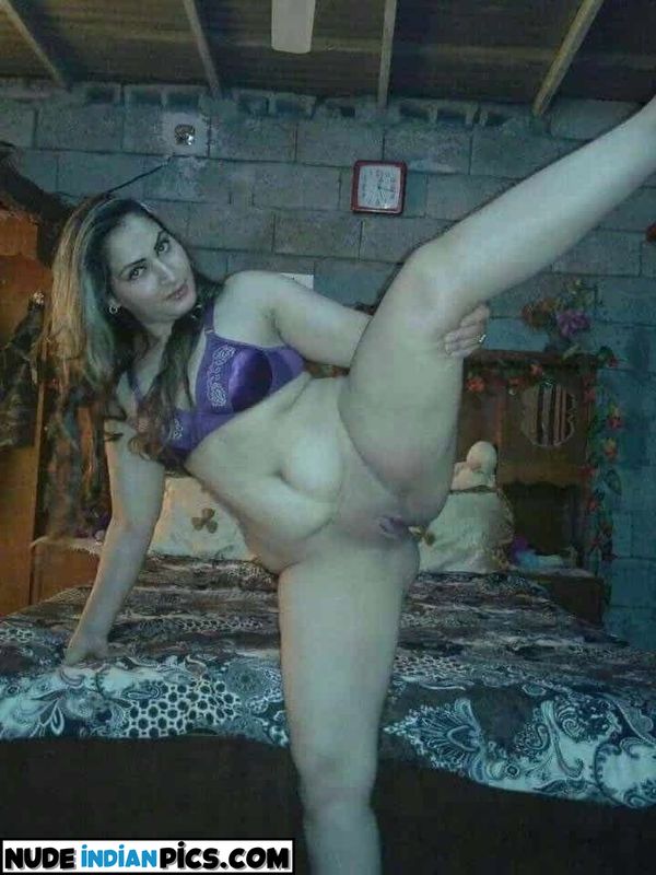 Bhabhi Ananyas Sensual Indian Sister Nude