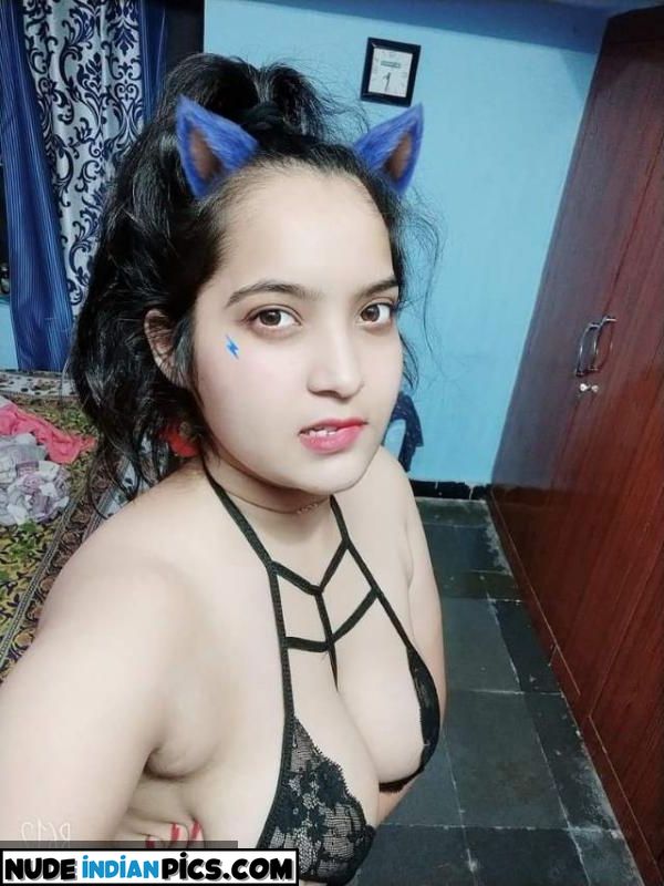 Bhabhi Ki Sensual Soundarya Sharma Boobs