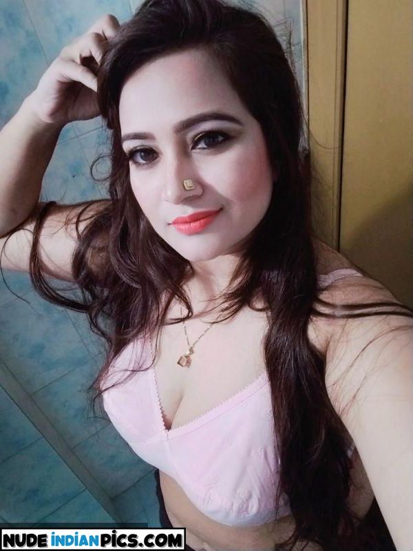 Bharati Bhabhi Bra Sexy Selfie Nude