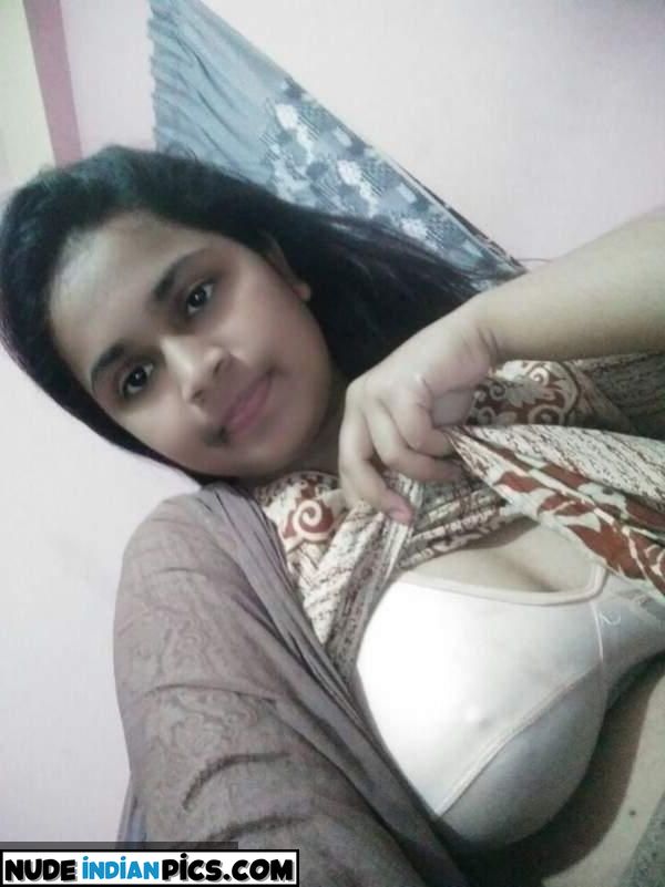 Bharatis Sensual Desi Nude Housewife Selfies