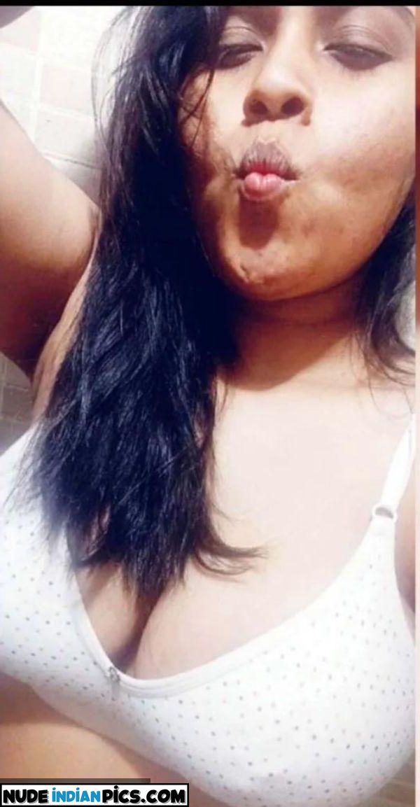 Bhavana Desai Ki Naked Selfie Photos