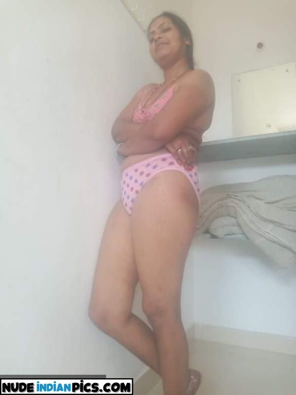 Bhavani Desais Steamy Free Hot Nude Women Pictures