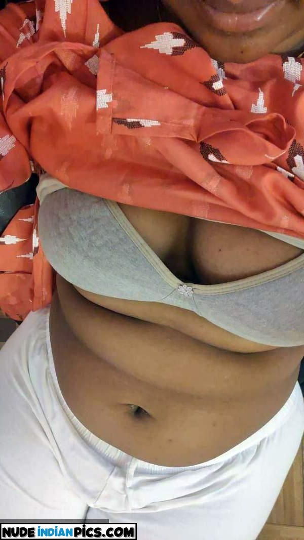 Bhavani Desais Steamy Indian Nudes Pictures