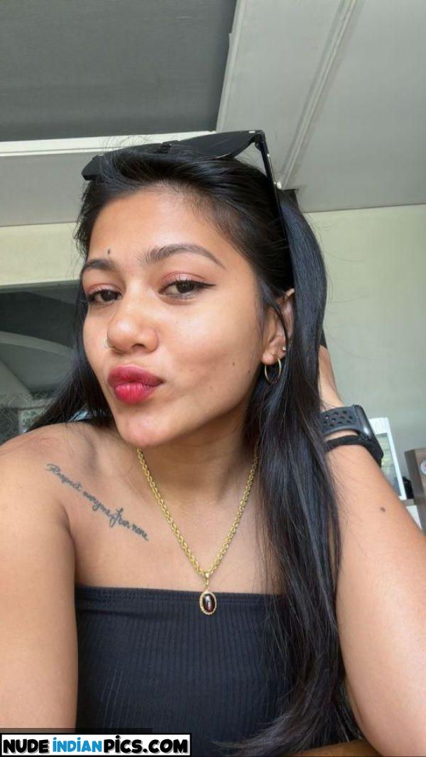 Bhavna Deshmukhs Sizzling Mature Mom Nude Selfie