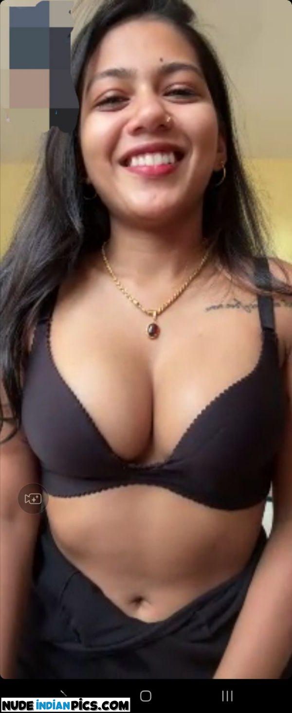 Bhavna Deshmukhs Sizzling Naked Teen Snapchat