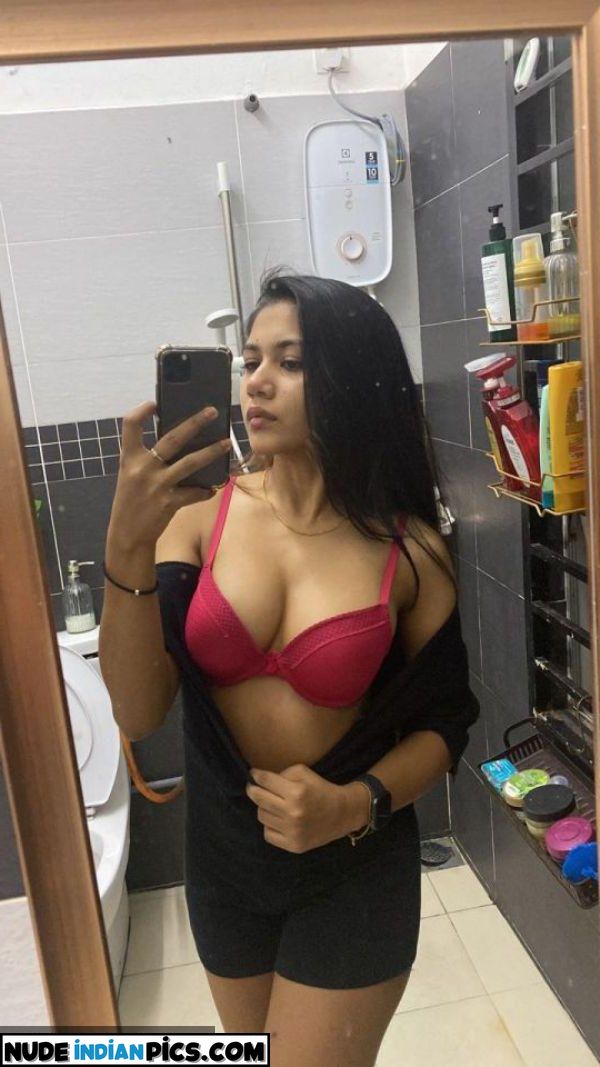 Bhavna Deshmukhs Sizzling Nude Desi Girl Photos