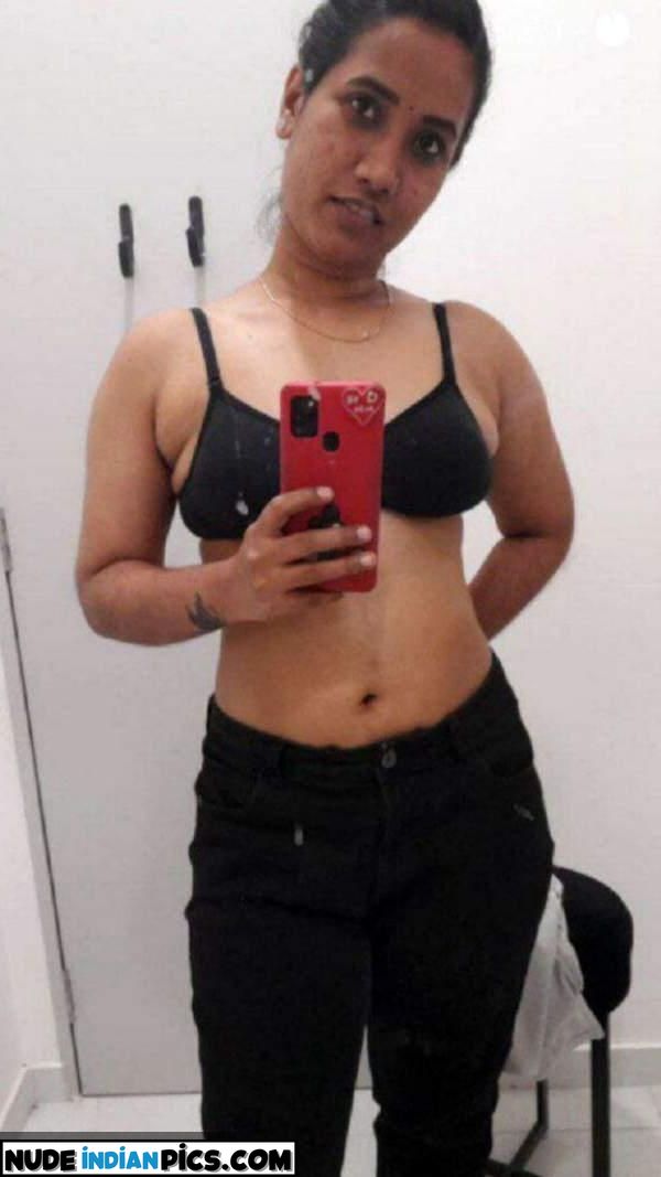 Bhavna Singhs Sultry Sexy Naked Female Selfies
