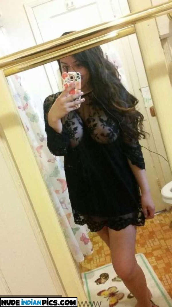 Bholi Choliwali Desi Nude Model Selfie