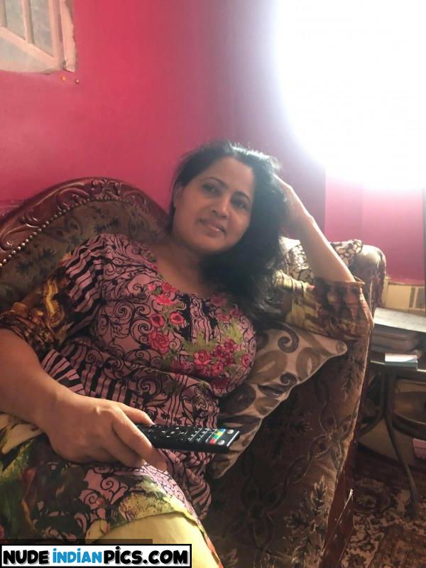 Bold Indian Bhabhi Desi Nude Photos