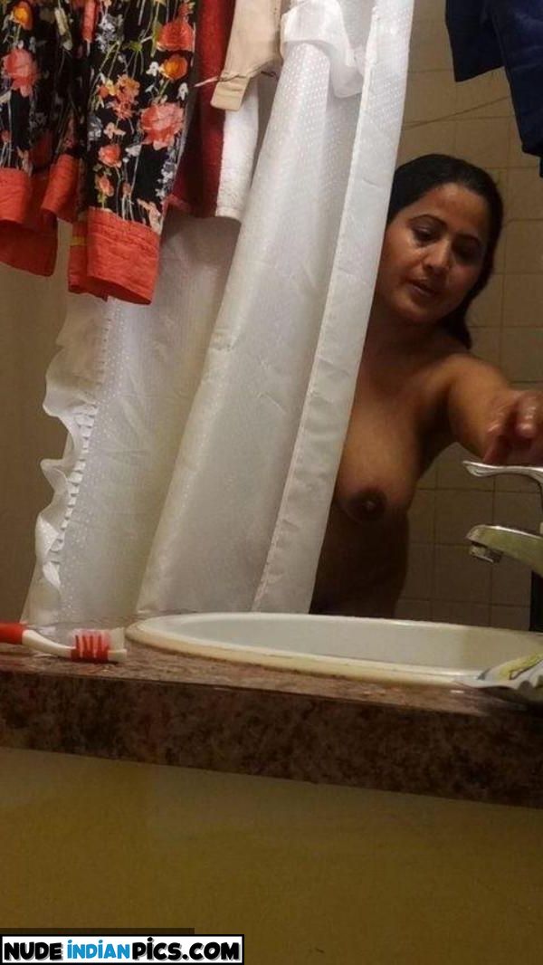 Bold Indian Bhabhi Gf Nude Selfies