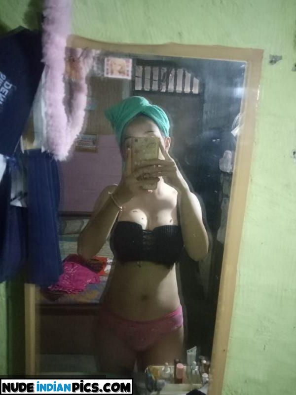 Bold Indian Bhabhi Nude Foreplay