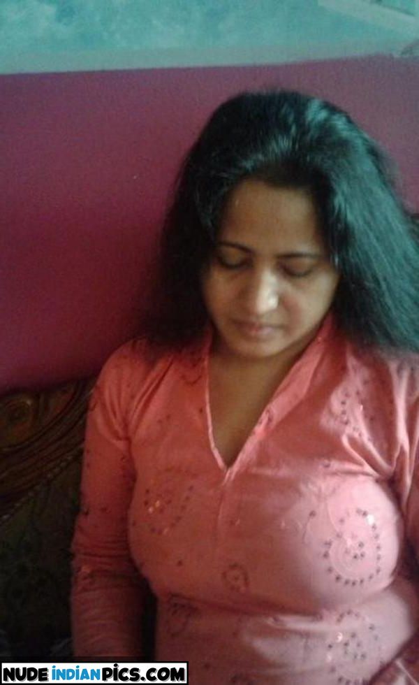 Bold Indian Bhabhi Trimmed Pussy Pic