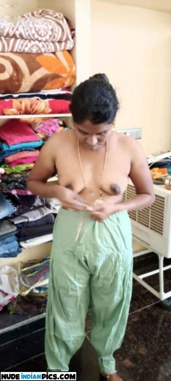 Bold Telugu Bhabhi Titty Flashing Pics