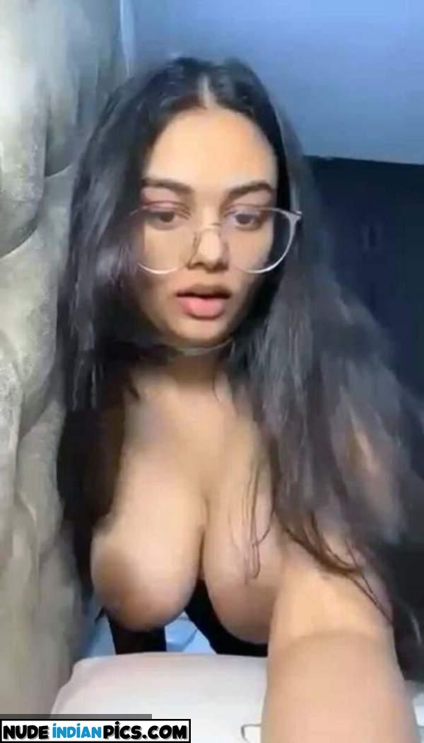 Busty Desi Model Tamil Aunty Big Boobs Images