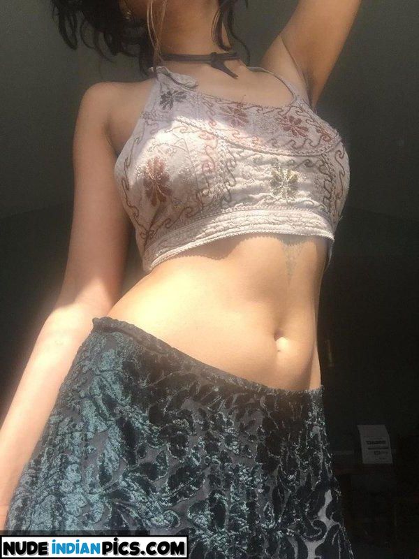 Deshnaa Mumbai Siren Nude Of Aunty