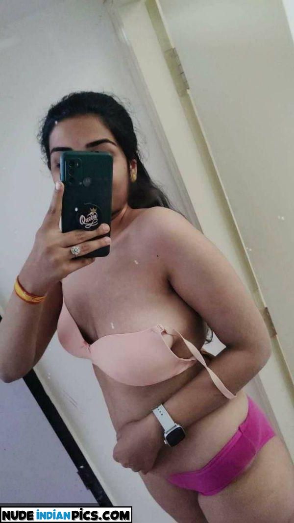 Desi Gudiya Aarti Kinky Girl Nude Pic