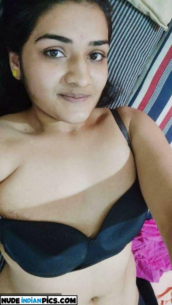 Desi Gudiya Aarti Nangi Heroine Ki Photo