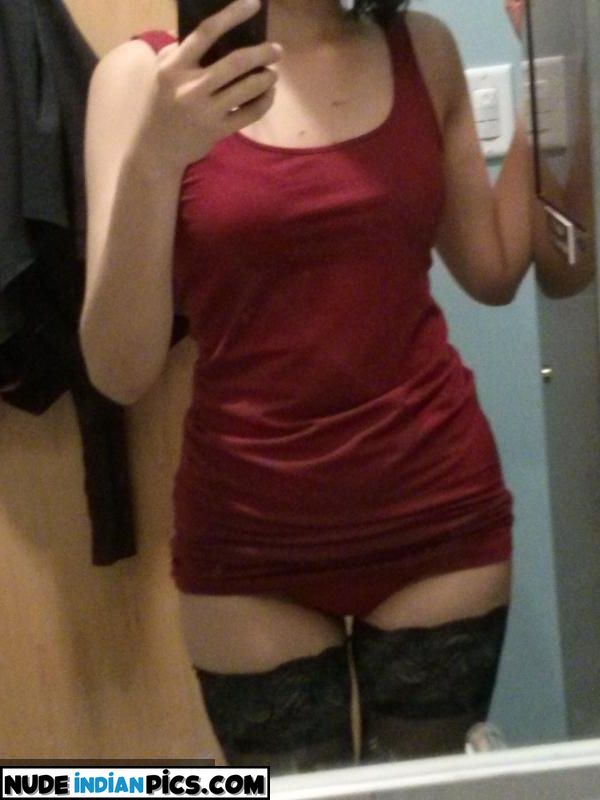 Desi Kavita Bansal Mirror Selfies Nude