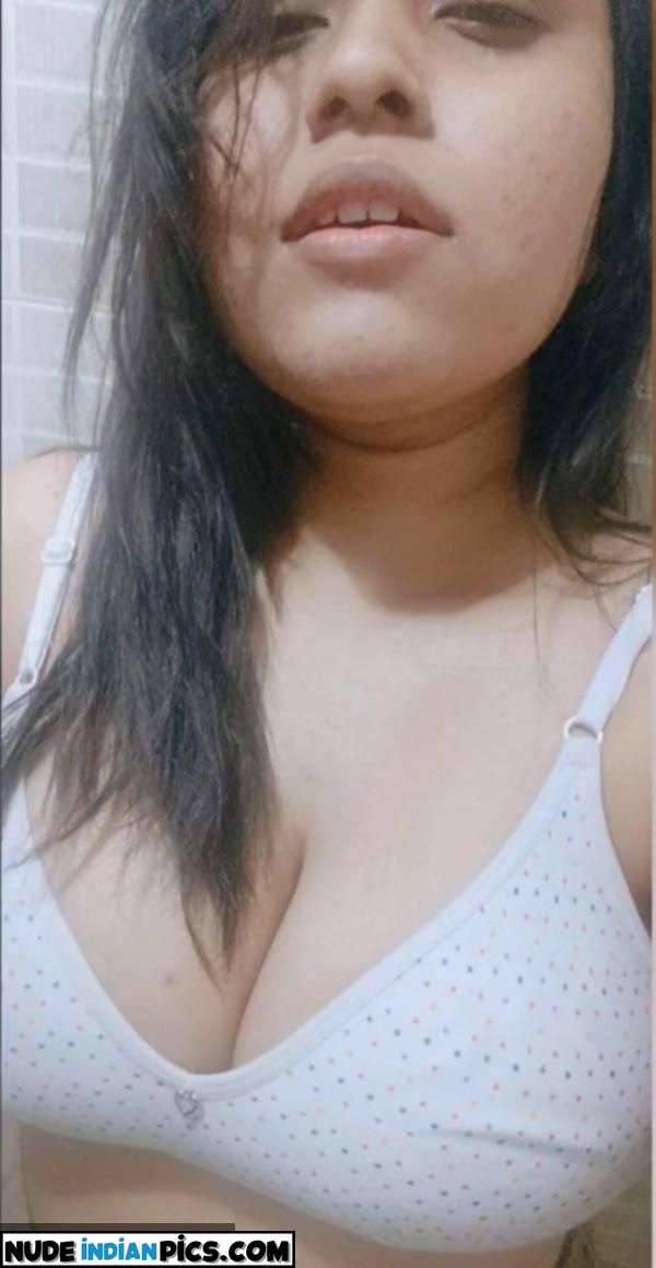 Desi Sultry Priya Bhabi Nude Images