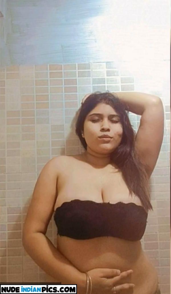 Desi Sultry Priya Bur Ki Photos