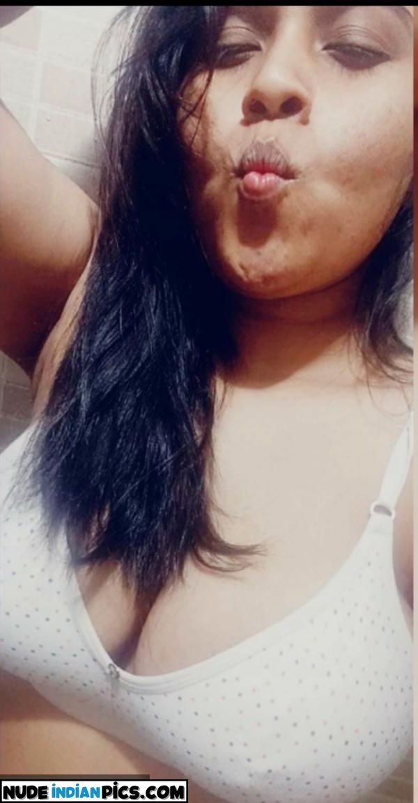 Desi Sultry Priya Indian Sex Nude Images