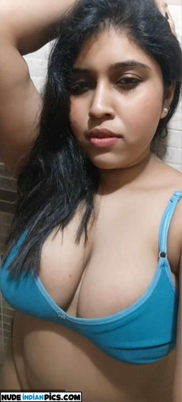 Desi Sultry Priya Nude Tamil Aunty Pic