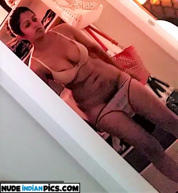Desi Tamil Bhabhi Busty Chubby Nude