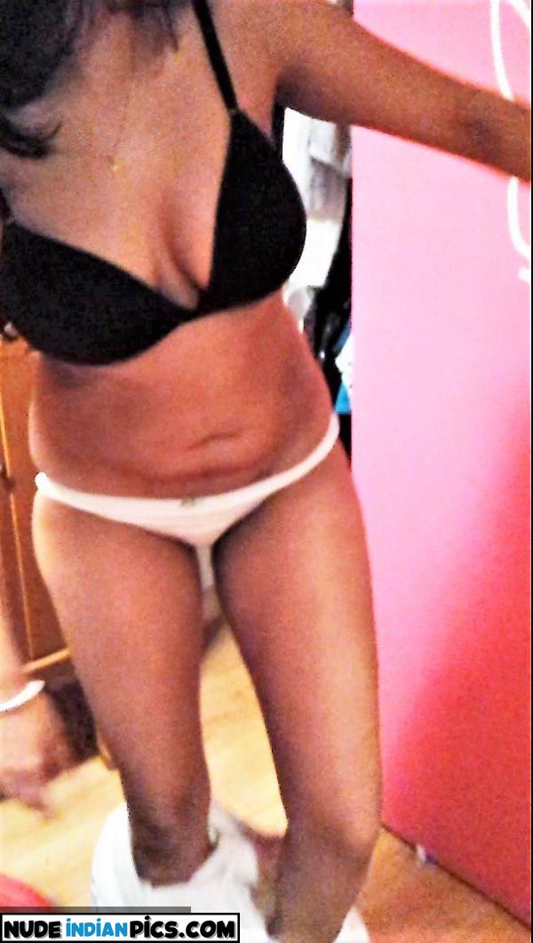 Desi Tamil Bhabhi Vergin Pusy