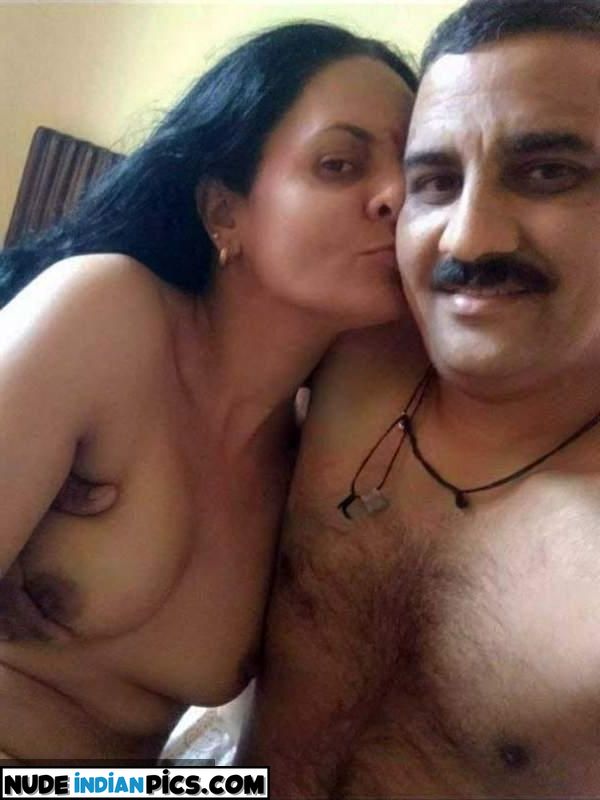 Desi Task Wala Nangi Bur Ka Photo