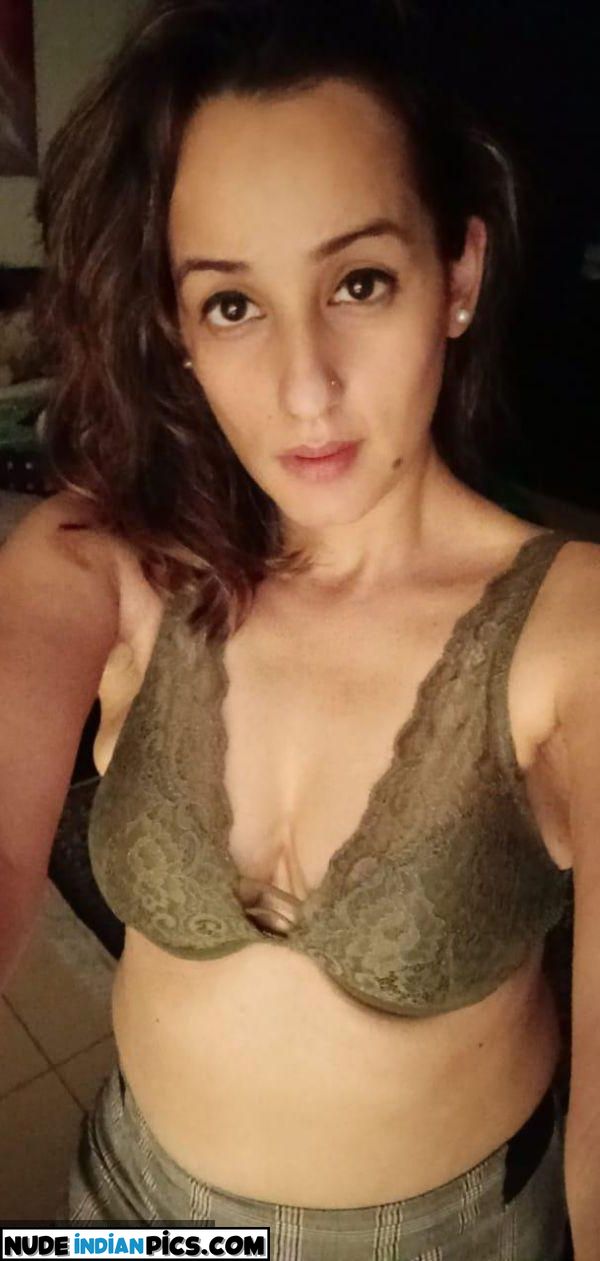 Desi Vamps Indian Nude Boudi Photo