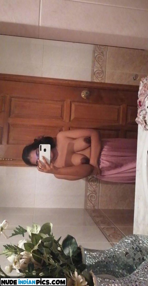 Hot Indian Nude Zoya Rathore Nude