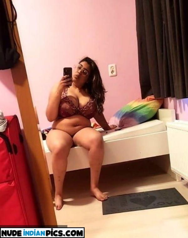 Indian Busty Aunty Big Butt Naked Pics