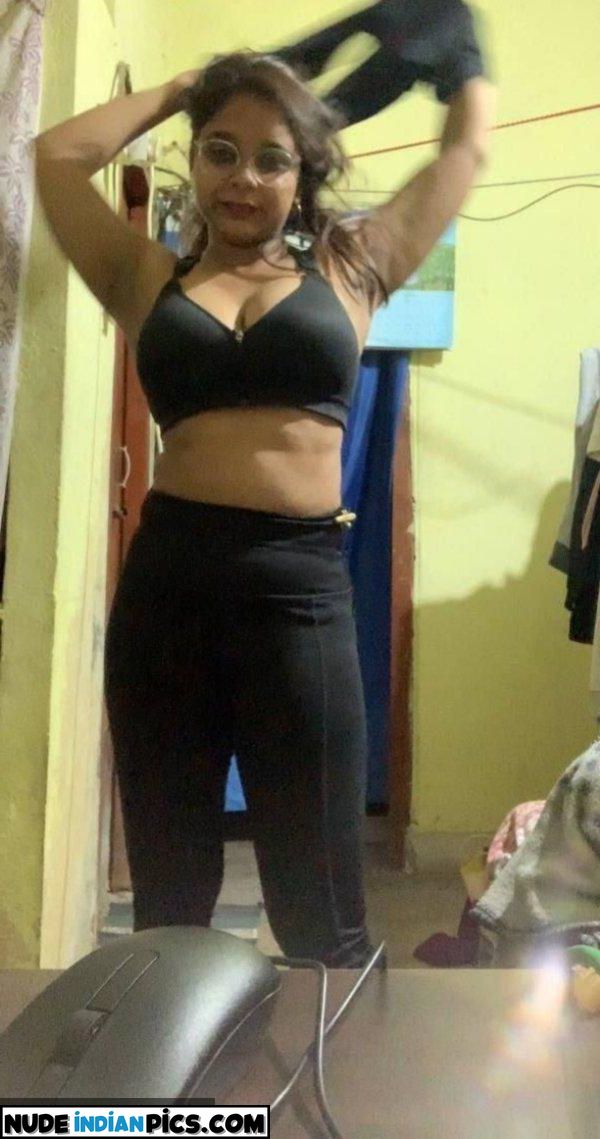 Indian Cute Bhabhi Beautiful Nude Women Of India