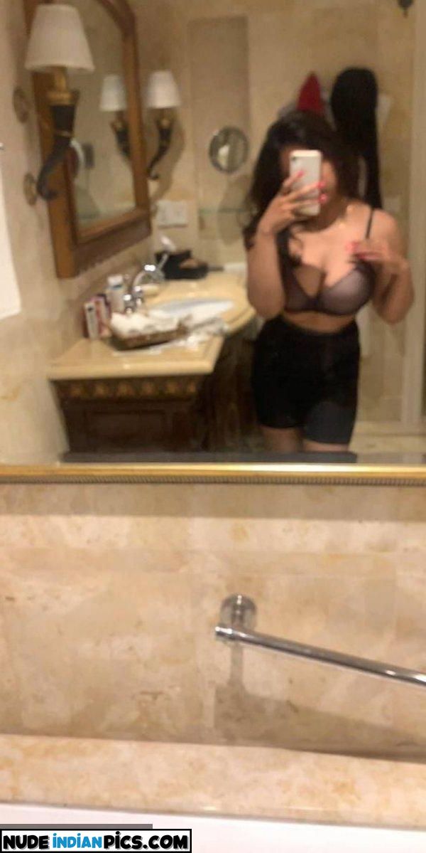 Indian Cute Bhabhi Hot Aunt Nude