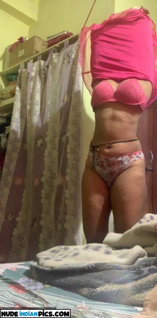 Indian Cute Bhabhi Naked Bubble Butt Pics