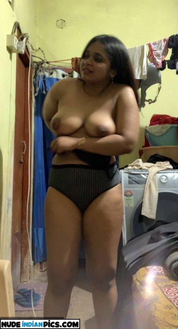 Indian Cute Bhabhi Nude Mallu